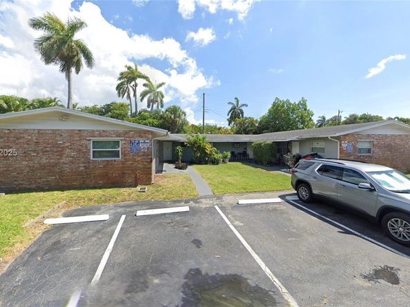 355 NW 32nd St, Oakland Park FL 33309