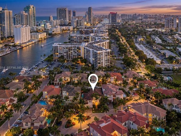 822 Meridian Ln, Hollywood FL 33019