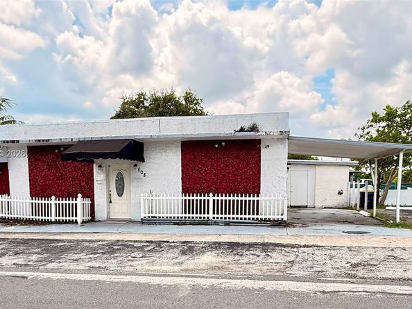 608 SW 12th Ave, Dania Beach FL 33004