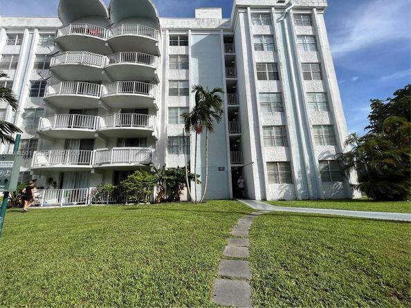 492 NW 165th St Rd C611, Miami FL 33169
