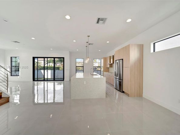 1427 SW 23rd St, Fort Lauderdale FL 33315