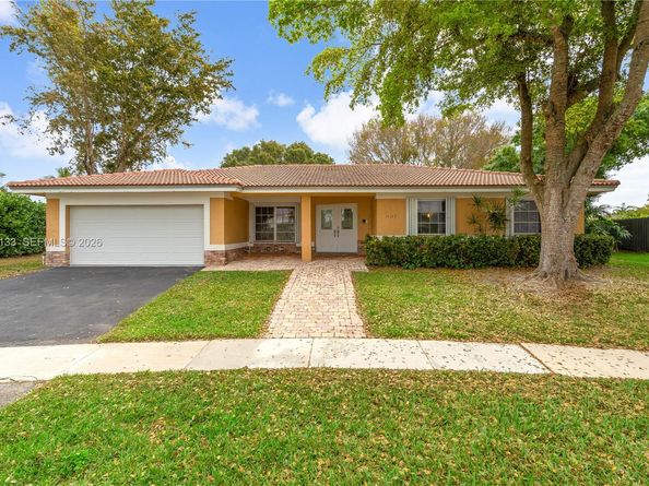 16623 Waters Edge Dr, Weston FL 33326