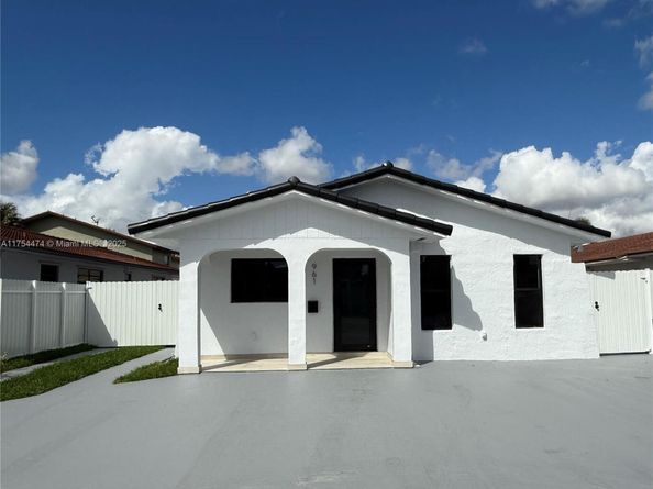 961 W 39th Pl, Hialeah FL 33012