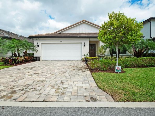 3125 Buttonwood Ct, Lauderdale Lakes FL 33311