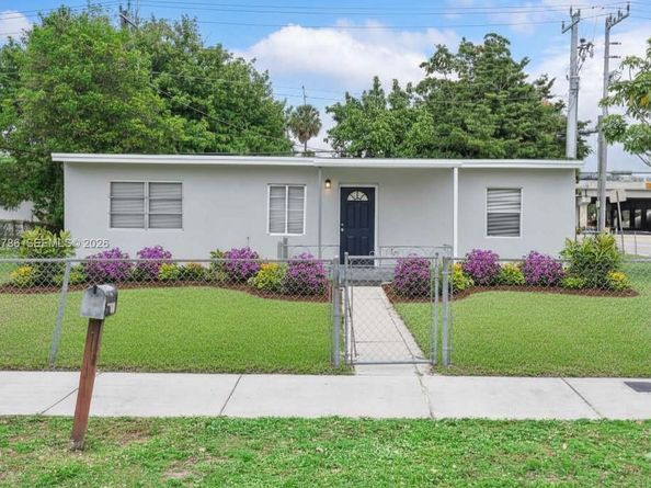 2201 NW 166th St, Miami Gardens FL 33054