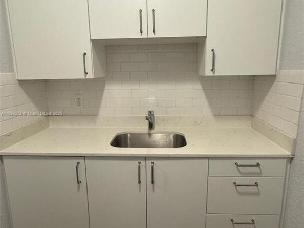 2330 NW 11th St 46, Miami FL 33125