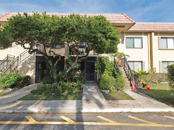 302 Lakeview Dr 105, Weston FL 33326