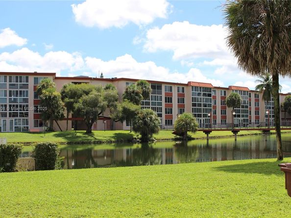 1080 Del Lago Cir 202, Sunrise FL 33313