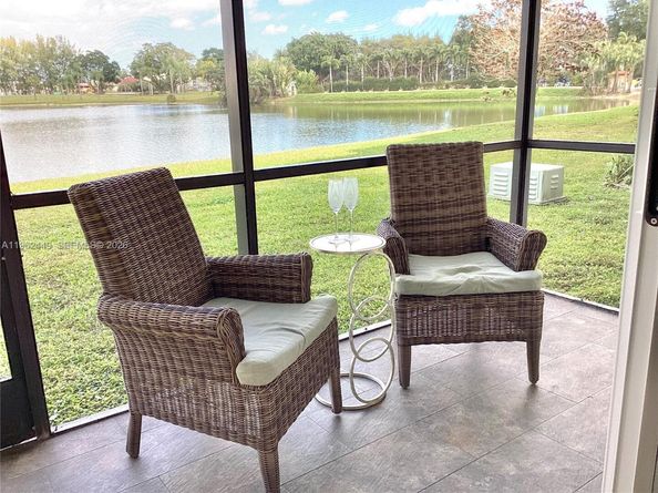 9423 S Hollybrook Lake Dr 106, Pembroke Pines FL 33025