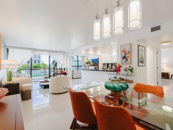 400 Leslie Dr