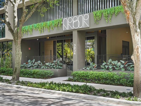 3034 Oak Ave TH2, Miami FL 33133