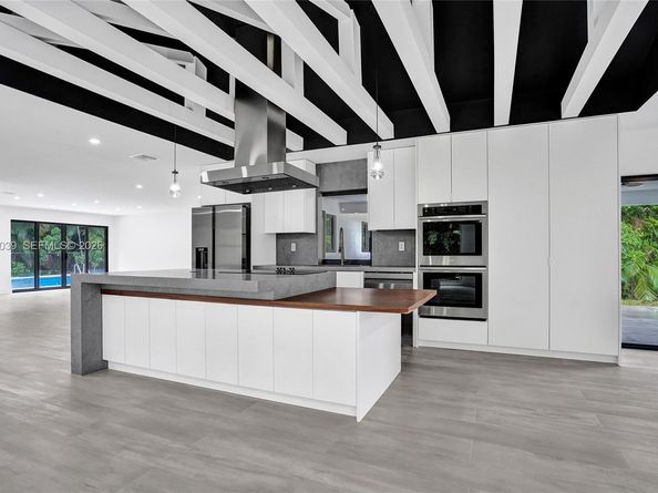 470 Petersburg Ter, Plantation FL 33325