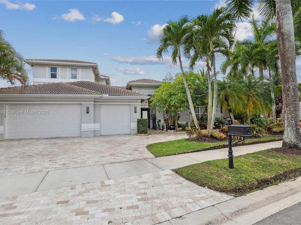 1371 Victoria Isle Dr, Weston FL 33327