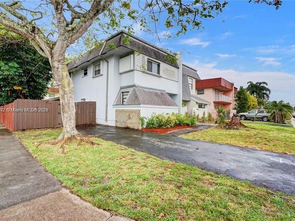 8002 SW 5th St, North Lauderdale FL 33068