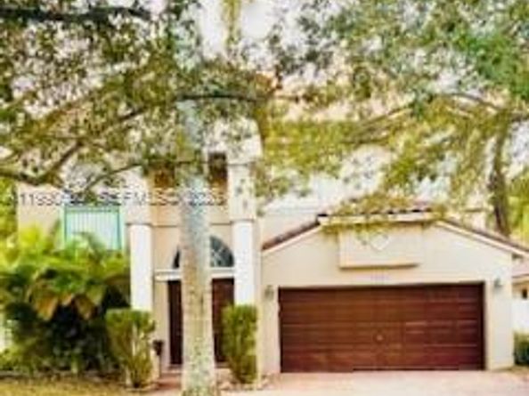 1040 NW 185th Ave, Pembroke Pines FL 33029