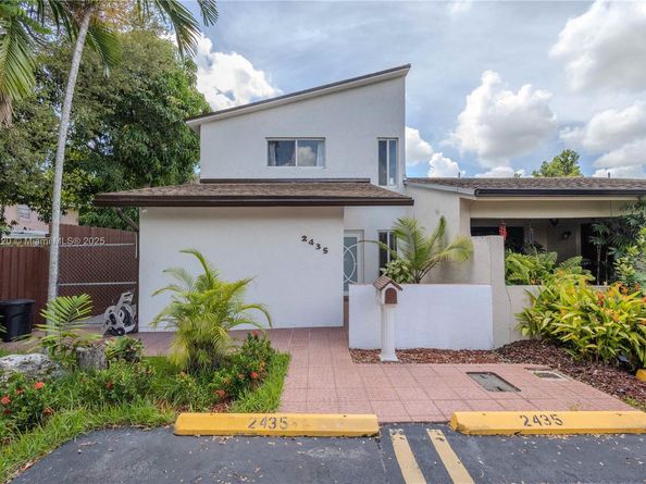 2435 SW 11th St 9B, Miami FL 33135
