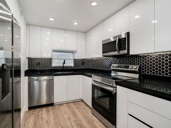 8901 S Hollybrook Blvd APT 109, Pembroke Pines FL 33025