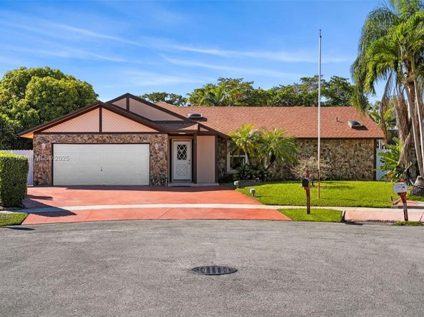 8920 NW 15th St, Pembroke Pines FL 33024