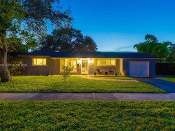 312 N Luna Ct