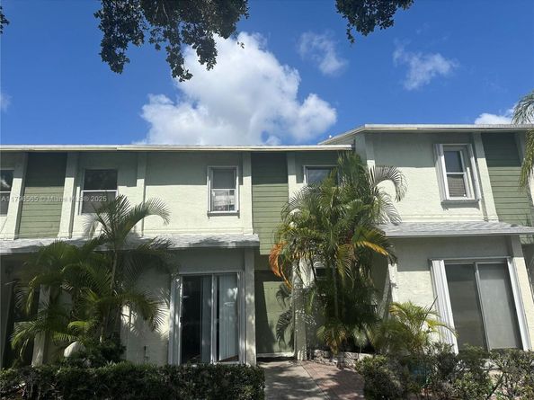 878 Crystal Lake Dr, Deerfield Beach FL 33064