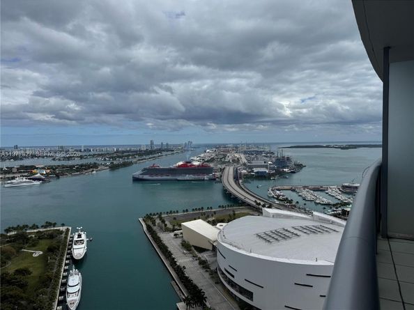 888 Biscayne Blvd 4011, Miami FL 33132