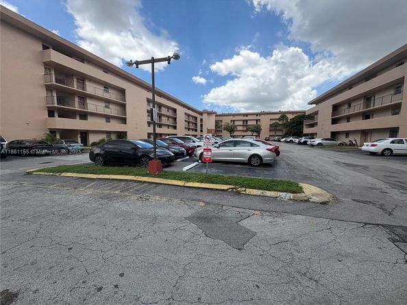 8889 Fontainebleau Blvd 204, Miami FL 33172