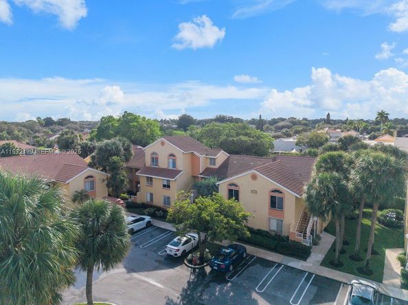 929 Coral Club Dr 929, Coral Springs FL 33071