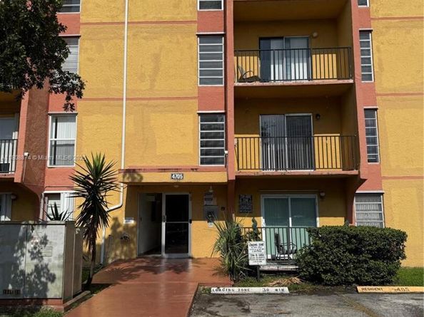 4705 NW 7th St 2037, Miami FL 33126