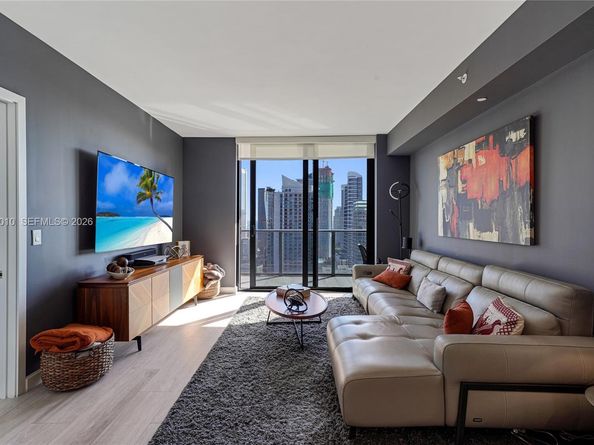 45 SW 9th St 3405, Miami FL 33130