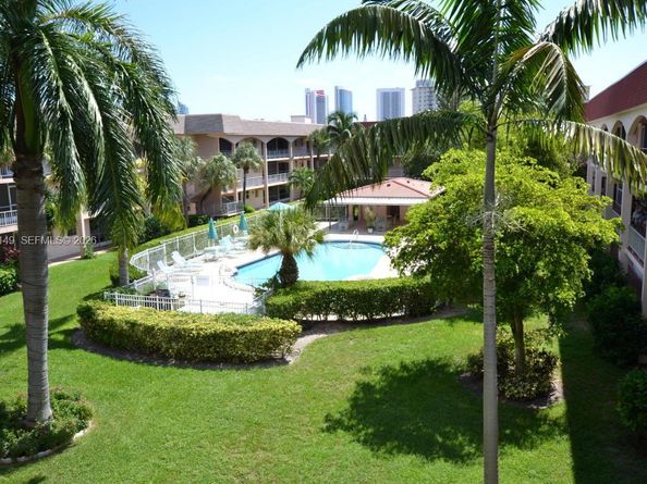 581 Blue Heron Dr 302B, Hallandale Beach FL 33009