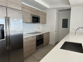 121 NE 34th St