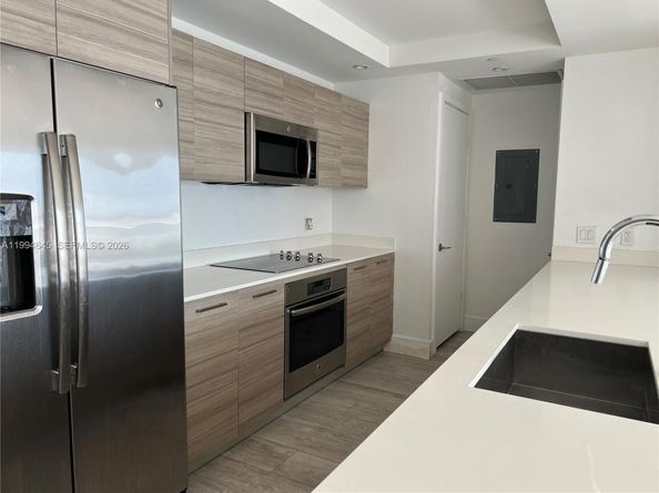 121 NE 34th St 1207, Miami FL 33137