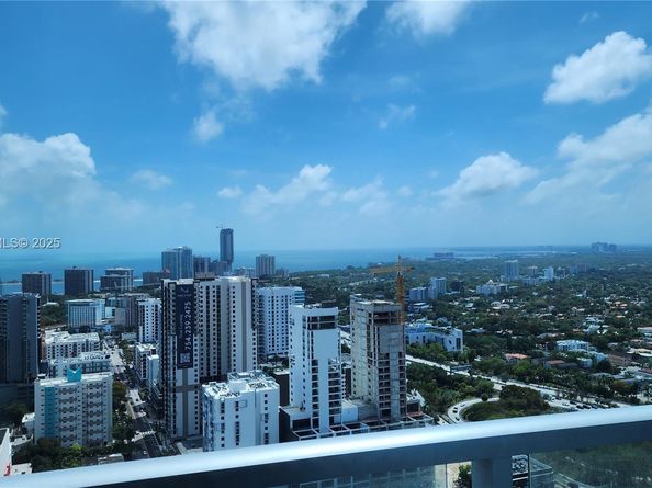 185 SW 7th St 3814, Miami FL 33130