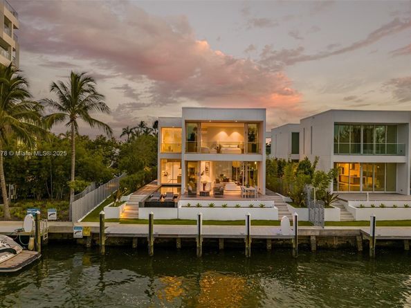 1011 W 48th St 8, Miami Beach FL 33140