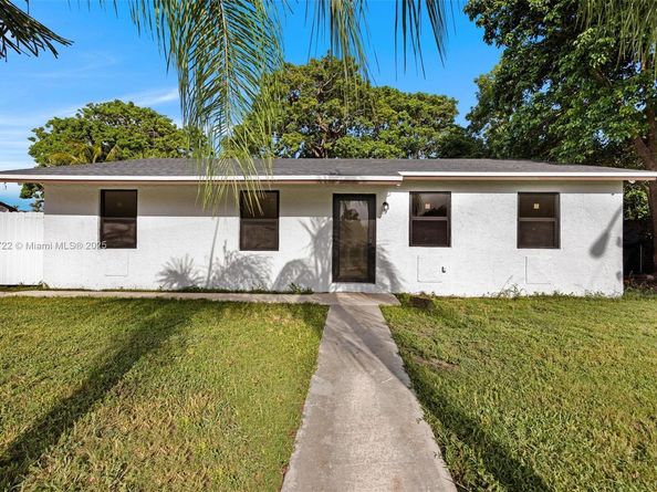 324 SW 16th Ter, Homestead FL 33030