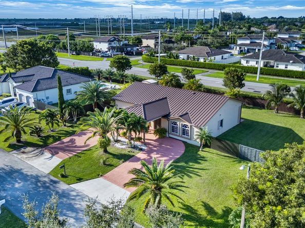 13261 SW 216th Ter, Miami FL 33170