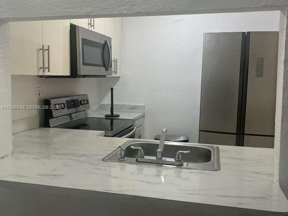 4550 NW 9th St 114E, Miami FL 33126