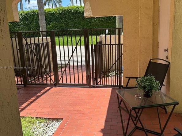 13050 SW 88th Ter N 106, Miami FL 33186