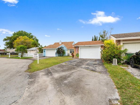 1366 Osprey Ct, Homestead FL 33035