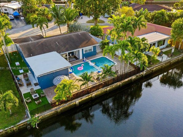 2005 NW 37th St, Oakland Park FL 33309