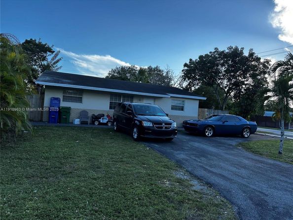 6136 SW 20th St, Miramar FL 33023