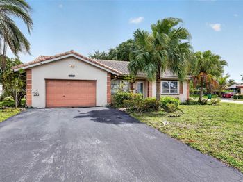 10424 NW 70th Ct