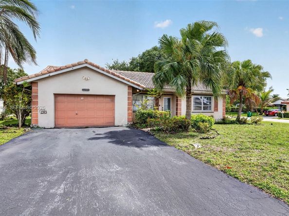 10424 NW 70th Ct, Tamarac FL 33321