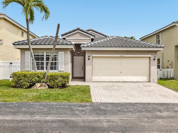 5861 S Sable Cir, Margate FL 33063
