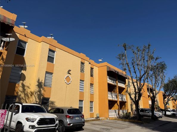 575 W 69th St 205, Hialeah FL 33014
