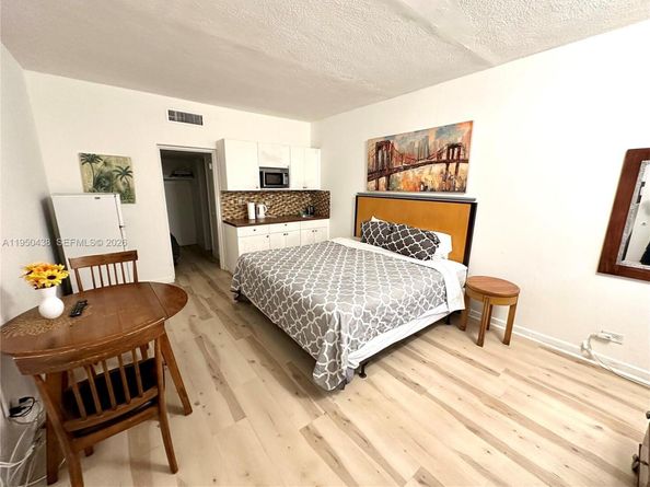 26 Diplomat Pkwy 2325, Hallandale Beach FL 33009