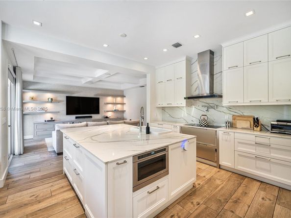 3703 NE 199th St, Aventura FL 33180