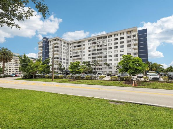 4350 Hillcrest Dr 303, Hollywood FL 33021