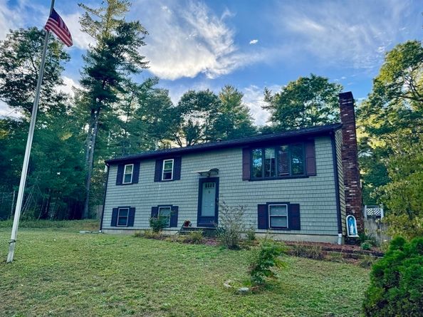 61 Chapel St, Pembroke MA 02359