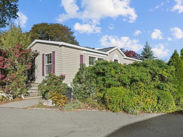 252 Newbury 1, Peabody MA 01960